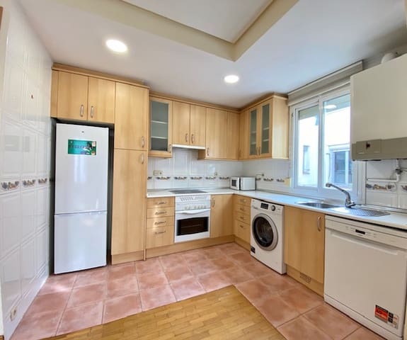 Appartement de 2 chambres à louer à Hispanoamérica, Madrid ville - 1 950 € (Ref: 9751717)