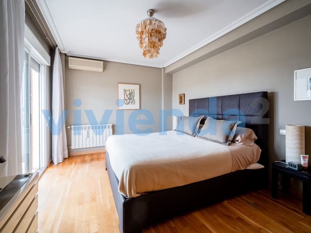 2 makuuhuone Asunto myytävänä paikassa Apostol Santiago, Madrid kaupunki mukana uima-altaan - 792 000 € (Ref: 9763554)