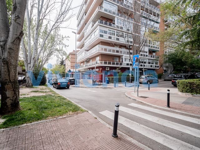 2 makuuhuone Asunto myytävänä paikassa Apostol Santiago, Madrid kaupunki mukana uima-altaan - 792 000 € (Ref: 9763554)
