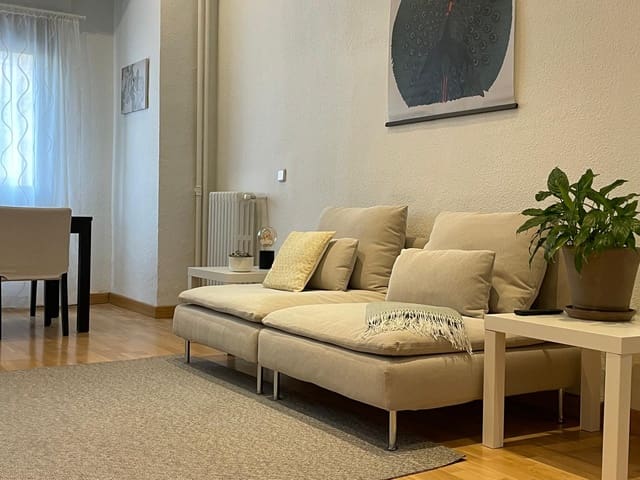 Appartement de 1 chambre à louer à Chopera, Madrid ville - 1 350 € (Ref: 9777791)
