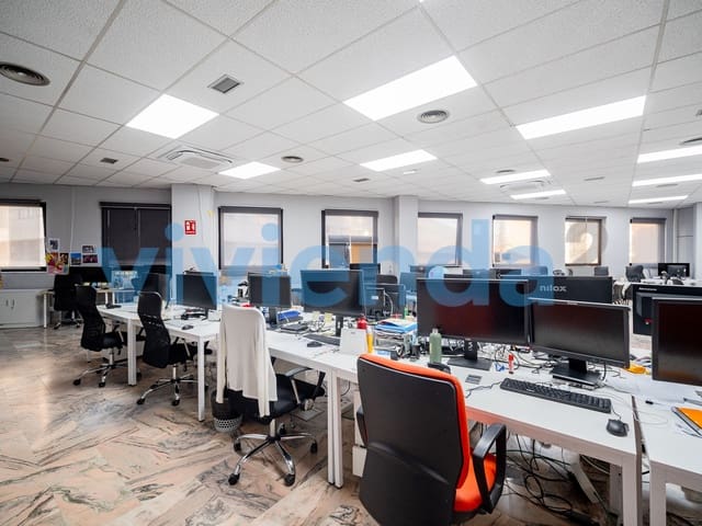 Kantoor te koop in El Goloso, Madrid stad met garage - € 770.000 (Ref: 9784948)