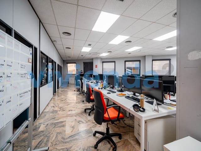 Kantoor te koop in El Goloso, Madrid stad met garage - € 770.000 (Ref: 9784948)