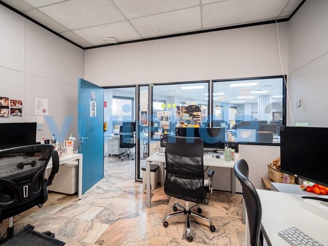 Kantoor te koop in El Goloso, Madrid stad met garage - € 770.000 (Ref: 9784948)