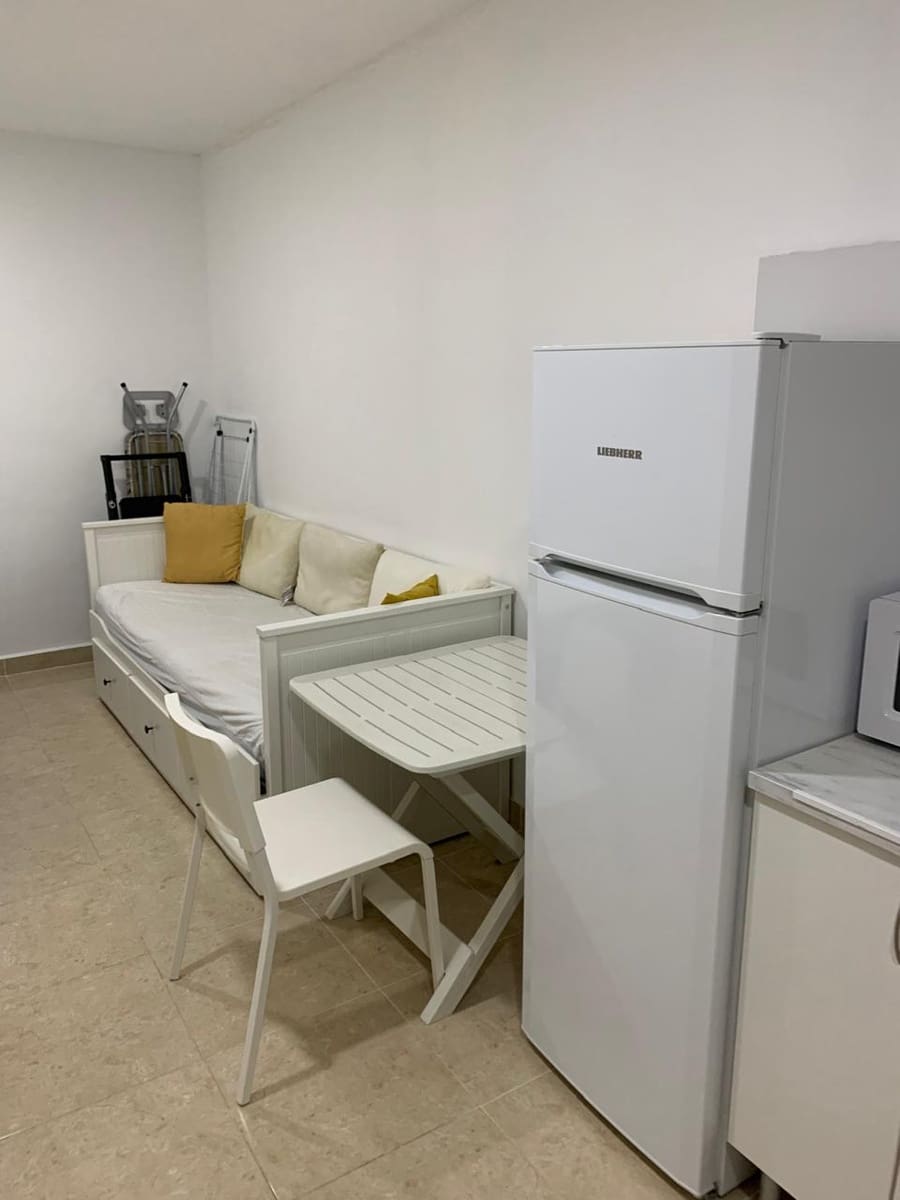 Studio til leie i Madrid by - € 1 000 (Ref: 9788221)