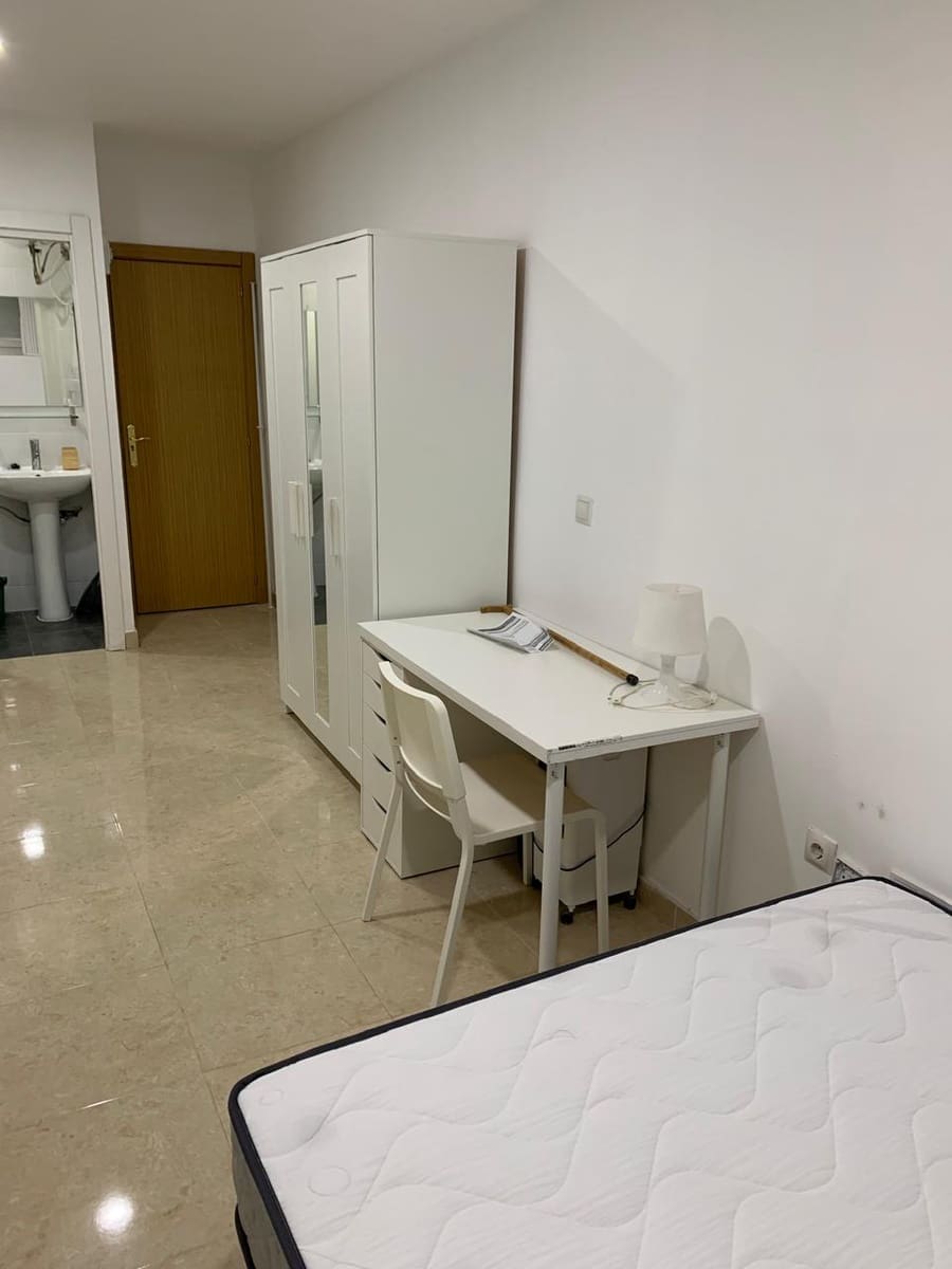 Studio til leie i Madrid by - € 1 000 (Ref: 9788221)