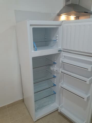 Studio til leie i Castellana, Madrid by - € 1 000 (Ref: 9788221)