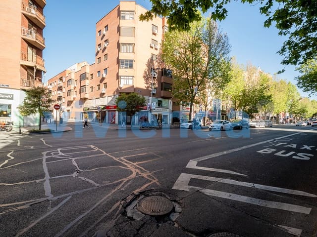 Piso de 1 habitación en Cuatro Caminos, Madrid ciudad en venta con piscina - 235.000 € (Ref: 9800575)
