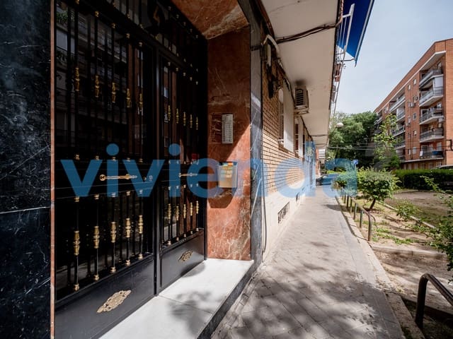 Piso de 3 habitaciones en Madrid ciudad en venta - 214.900 € (Ref: 9806255)