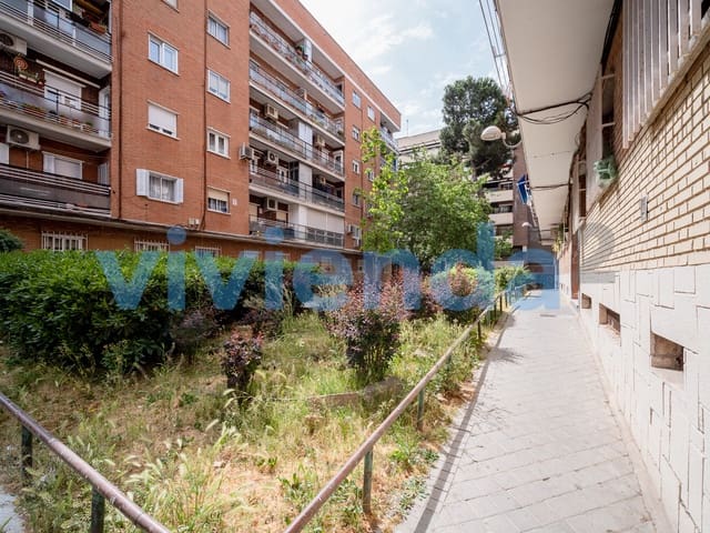 Piso de 3 habitaciones en Madrid ciudad en venta - 214.900 € (Ref: 9806255)