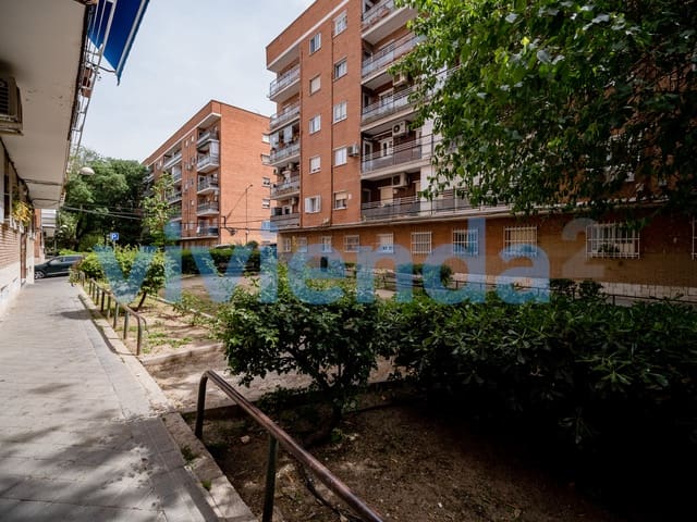 Piso de 3 habitaciones en Madrid ciudad en venta - 214.900 € (Ref: 9806255)
