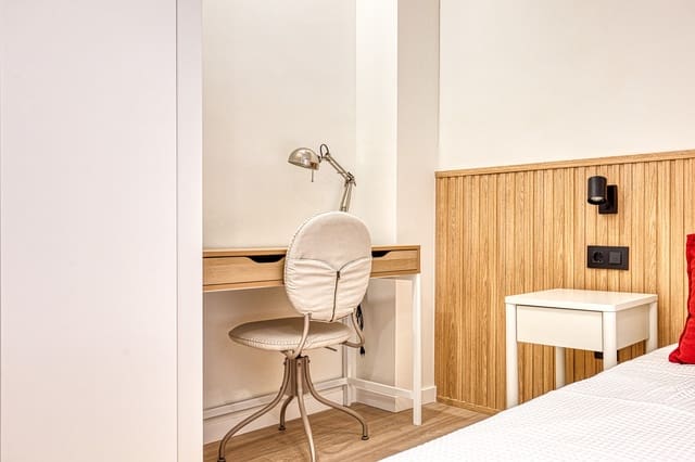 Piso de 3 habitaciones en Embajadores, Madrid ciudad en alquiler - 2.095 € (Ref: 9806259)