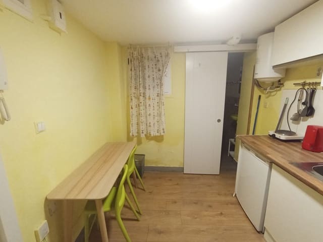 1 soveværelse Lejlighed til leje i Palacio, Madrid by - € 700 (Ref: 9820042)
