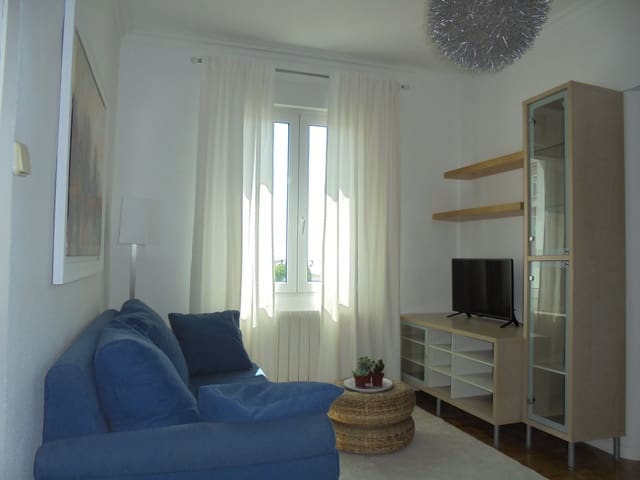 Appartement de 3 chambres à louer à Nueva España, Madrid ville - 1 600 € (Ref: 9828792)