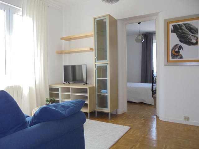 Appartement de 3 chambres à louer à Nueva España, Madrid ville - 1 600 € (Ref: 9828792)