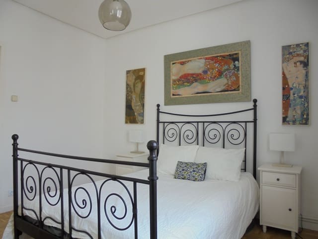 Appartement de 3 chambres à louer à Nueva España, Madrid ville - 1 600 € (Ref: 9828792)
