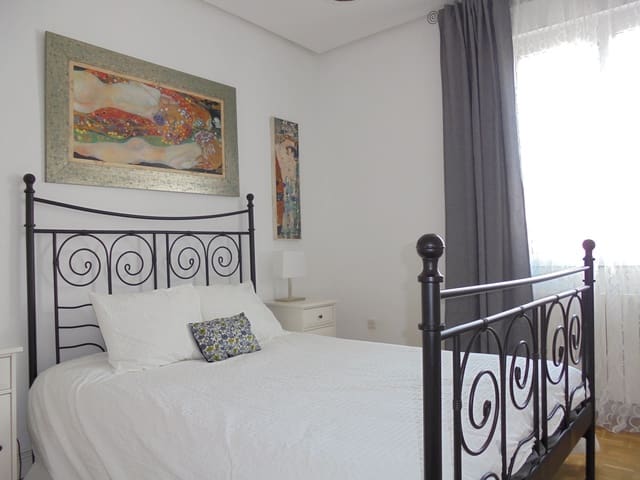 Appartement de 3 chambres à louer à Nueva España, Madrid ville - 1 600 € (Ref: 9828792)