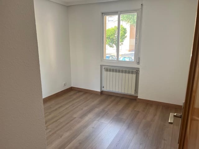 2 makuuhuone Asunto vuokrattavana paikassa Ventas, Madrid kaupunki - 1 200 € (Ref: 9831065)
