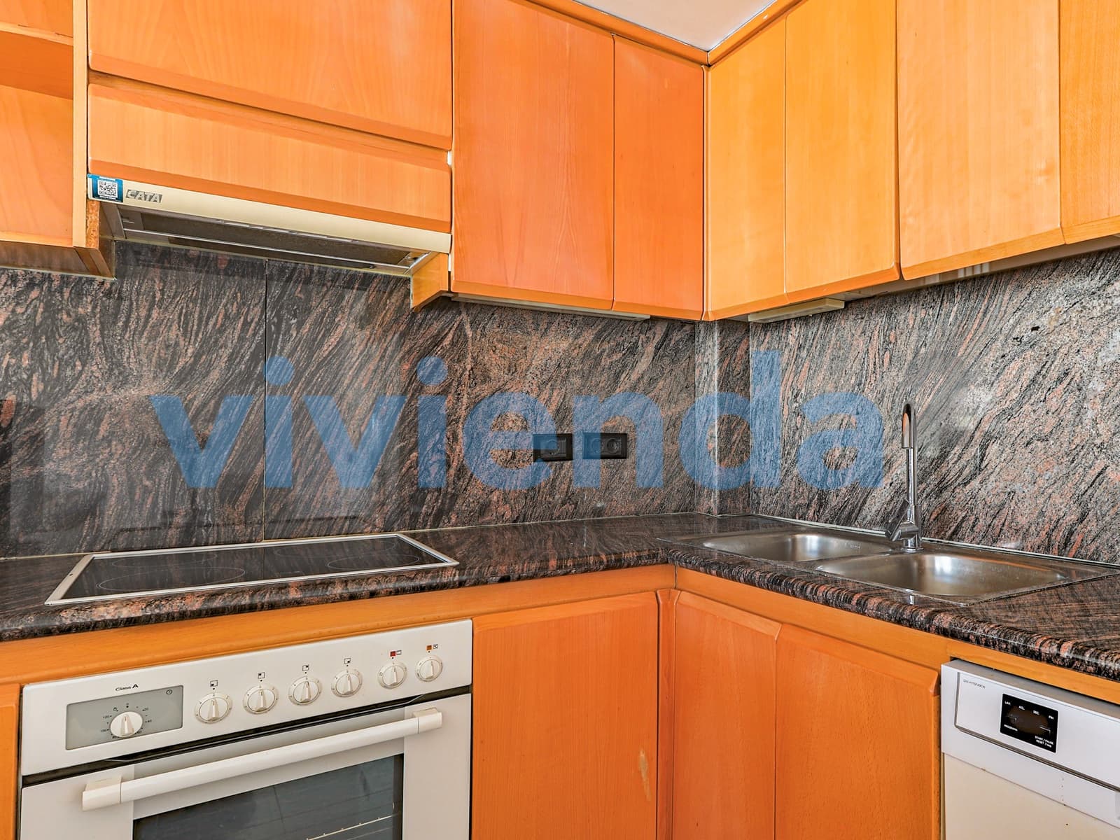 2 soverom Leilighet til leie i Madrid by med svømmebasseng - € 2 950 (Ref: 9833434)
