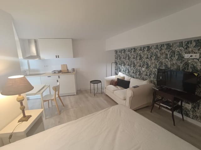 Studio til leje i Berruguete, Madrid by - € 990 (Ref: 9849167)