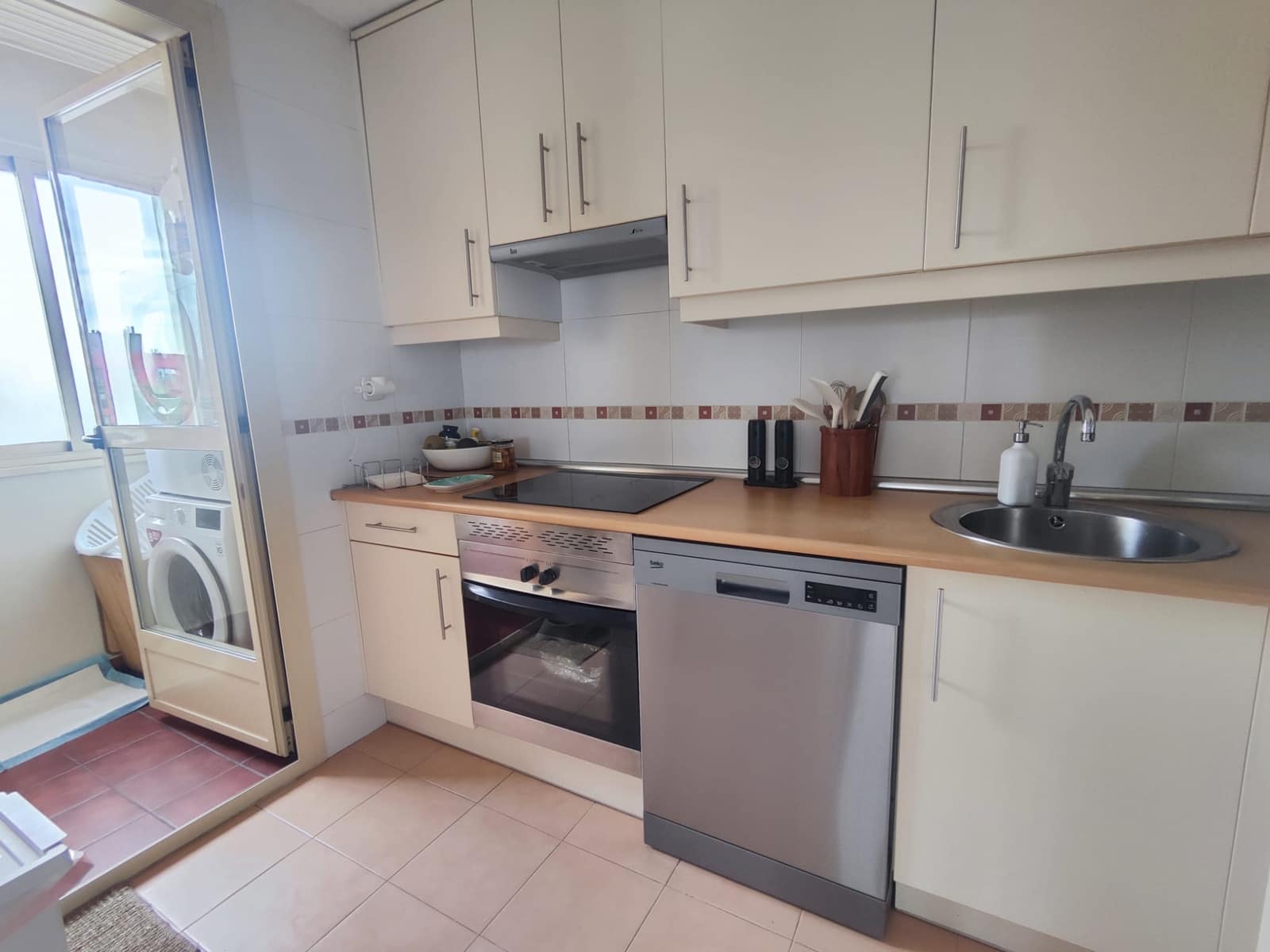 1 Zimmer Wohnung zu vermieten in Madrid Stadt mit Pool - 1.200 € (Ref: 9859643)