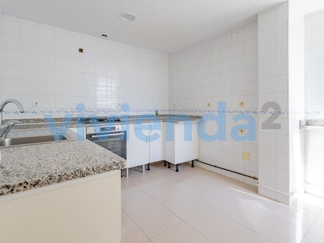 4 bedroom Flat for sale in Rejas, Madrid city with garage - € 556,000 (Ref: 9866737)