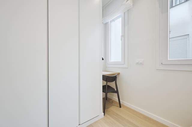 Appartement de 3 chambres à louer à Rios Rosas, Madrid ville - 2 545 € (Ref: 9878180)