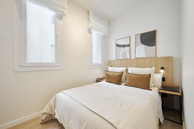 Appartement de 3 chambres à louer à Rios Rosas, Madrid ville - 2 545 € (Ref: 9878180)