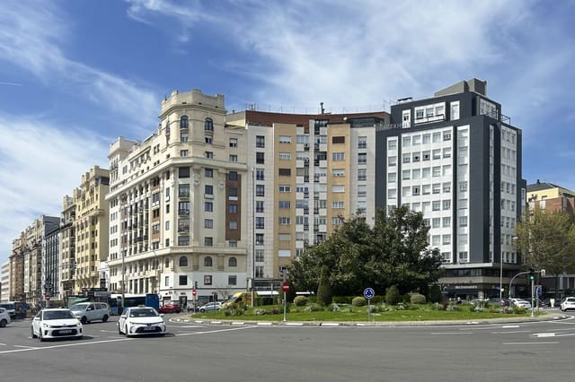 Appartement de 3 chambres à louer à Rios Rosas, Madrid ville - 2 545 € (Ref: 9878180)