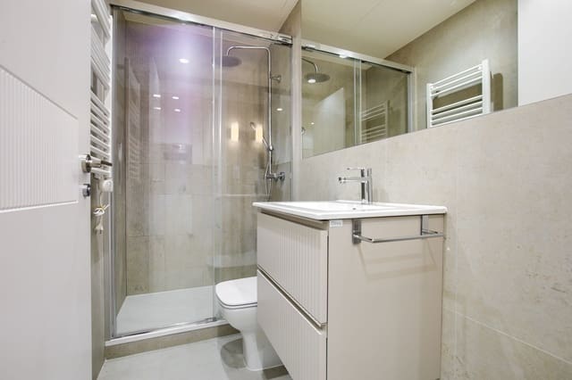 2 soveværelse Lejlighed til leje i Cuatro Caminos, Madrid by - € 1.695 (Ref: 9878183)