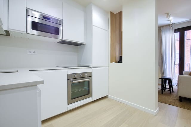 2 soveværelse Lejlighed til leje i Cuatro Caminos, Madrid by - € 1.695 (Ref: 9878183)