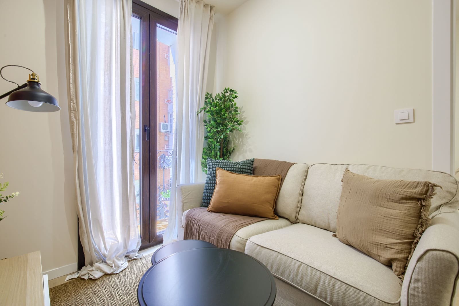 2 soveværelse Lejlighed til leje i Madrid by - € 1.695 (Ref: 9878183)