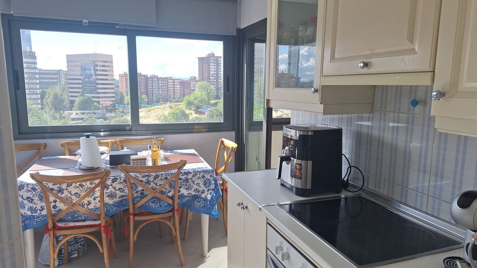 3 soveværelse Lejlighed til leje i Madrid by med swimmingpool garage - € 2.100 (Ref: 9891862)