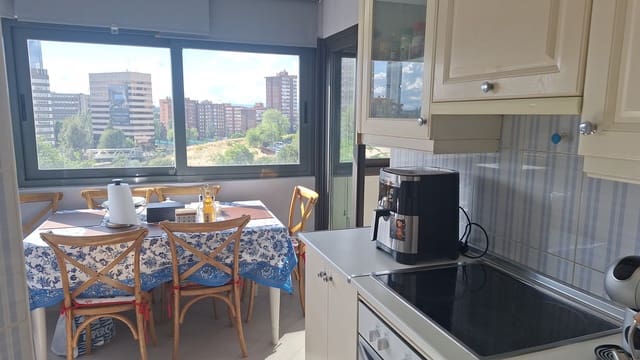 3 soveværelse Lejlighed til leje i Costillares, Madrid by - € 2.100 (Ref: 9891862)