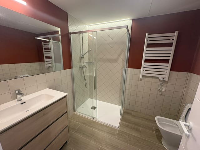 Mieszkanie do wynajęcia w Almendrales, Miasto Madryt - 1 150 € (Ref: 9904052)