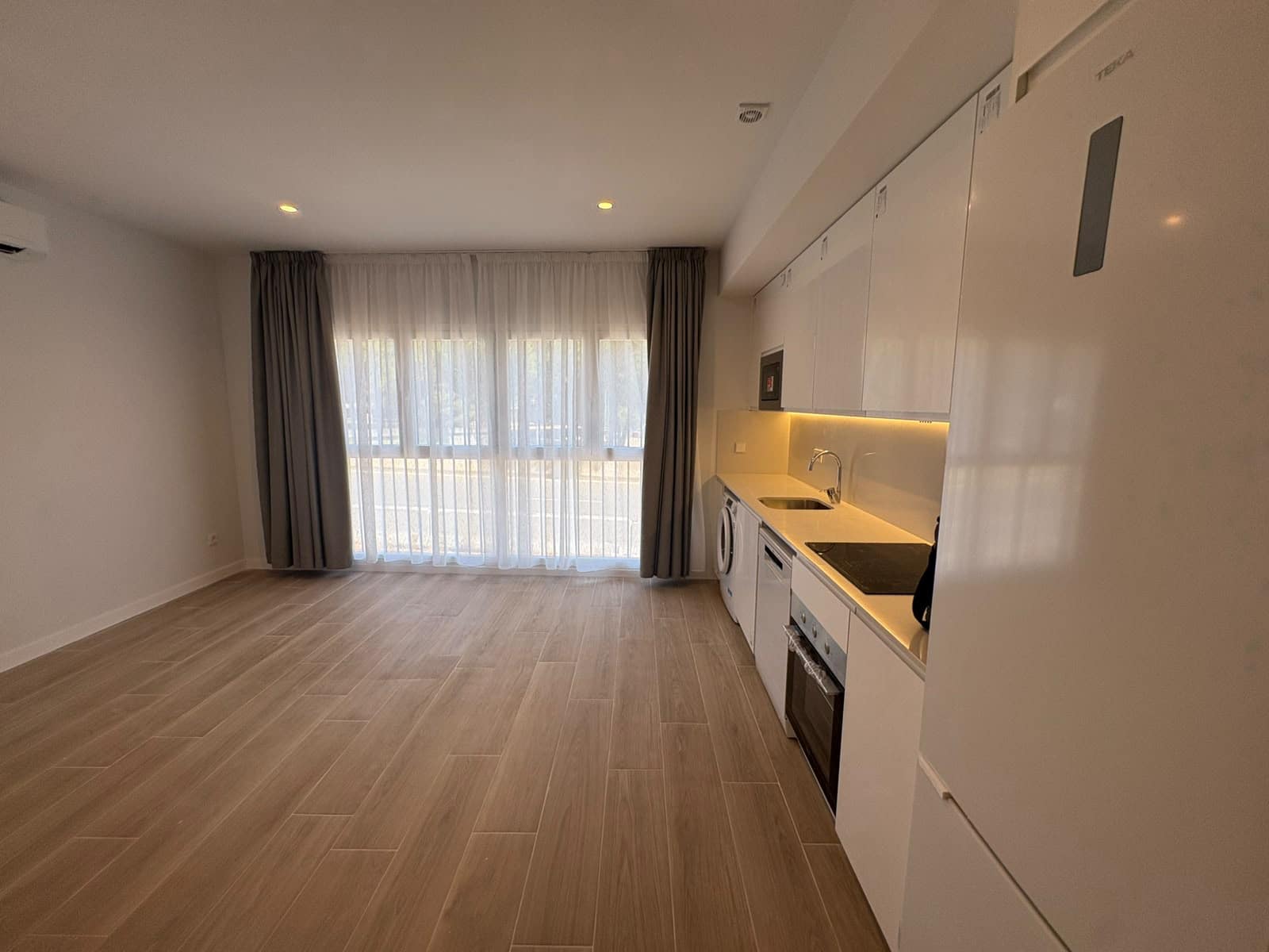 Mieszkanie do wynajęcia w Miasto Madryt - 1 100 € (Ref: 9904055)