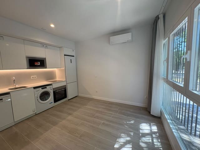 Asunto vuokrattavana paikassa Almendrales, Madrid kaupunki - 1 000 € (Ref: 9904056)