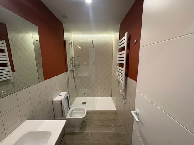 Asunto vuokrattavana paikassa Almendrales, Madrid kaupunki - 1 000 € (Ref: 9904056)