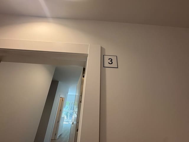 Asunto vuokrattavana paikassa Almendrales, Madrid kaupunki - 1 000 € (Ref: 9904057)