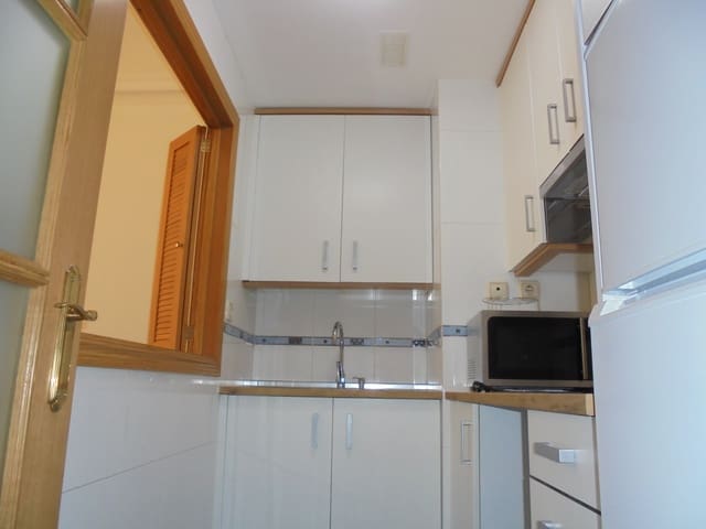 Appartement de 1 chambre à louer à Legazpi, Madrid ville avec piscine garage - 1 200 € (Ref: 9912726)