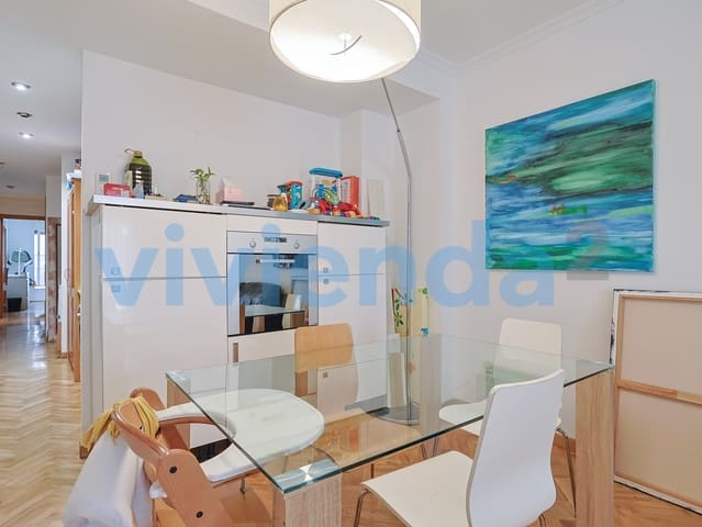 2 slaapkamer Flat te koop in Universidad, Madrid stad - € 676.500 (Ref: 9915369)
