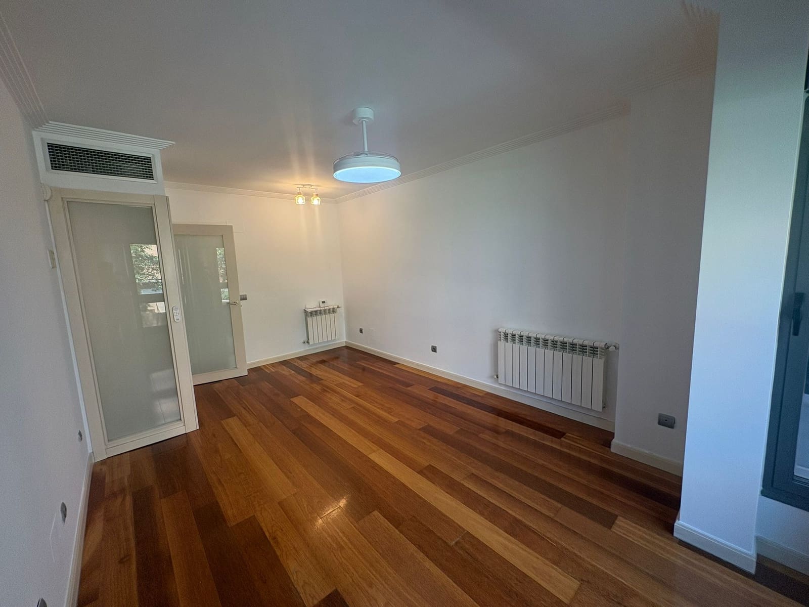 2 Zimmer Wohnung zu vermieten in Madrid Stadt mit Pool Garage - 1.690 € (Ref: 9915371)