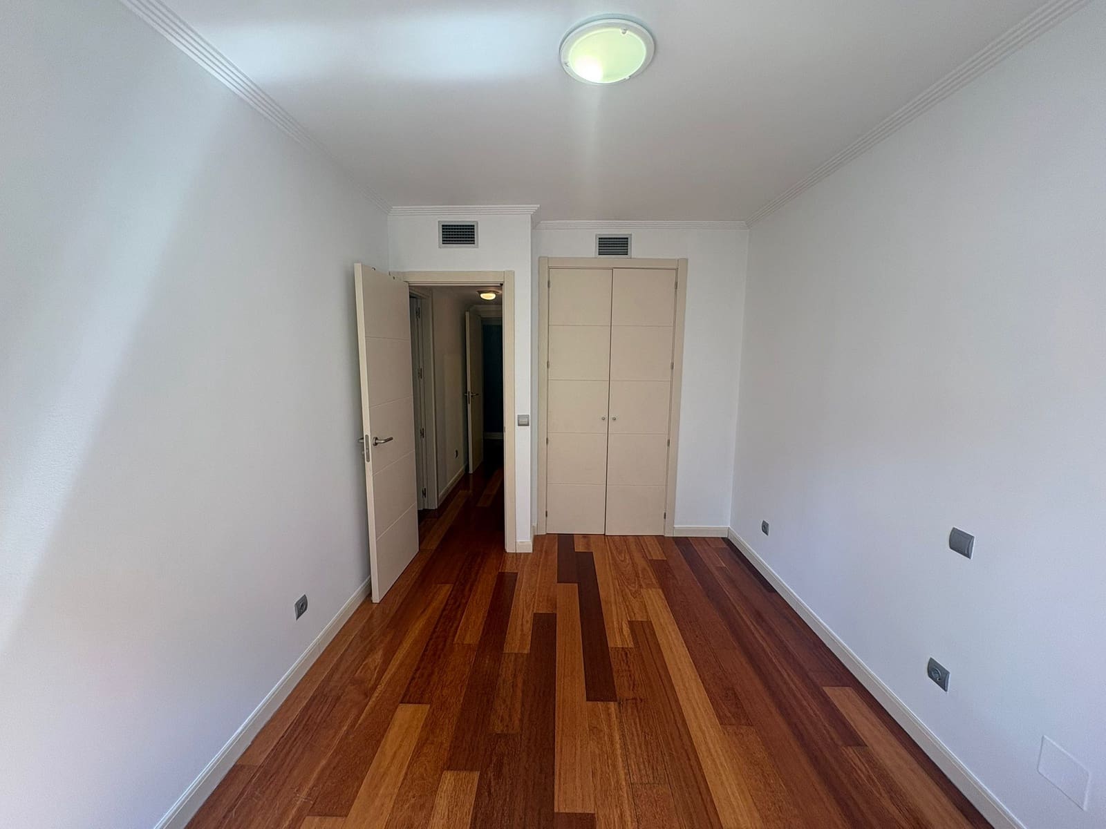 2 Zimmer Wohnung zu vermieten in Madrid Stadt mit Pool Garage - 1.690 € (Ref: 9915371)
