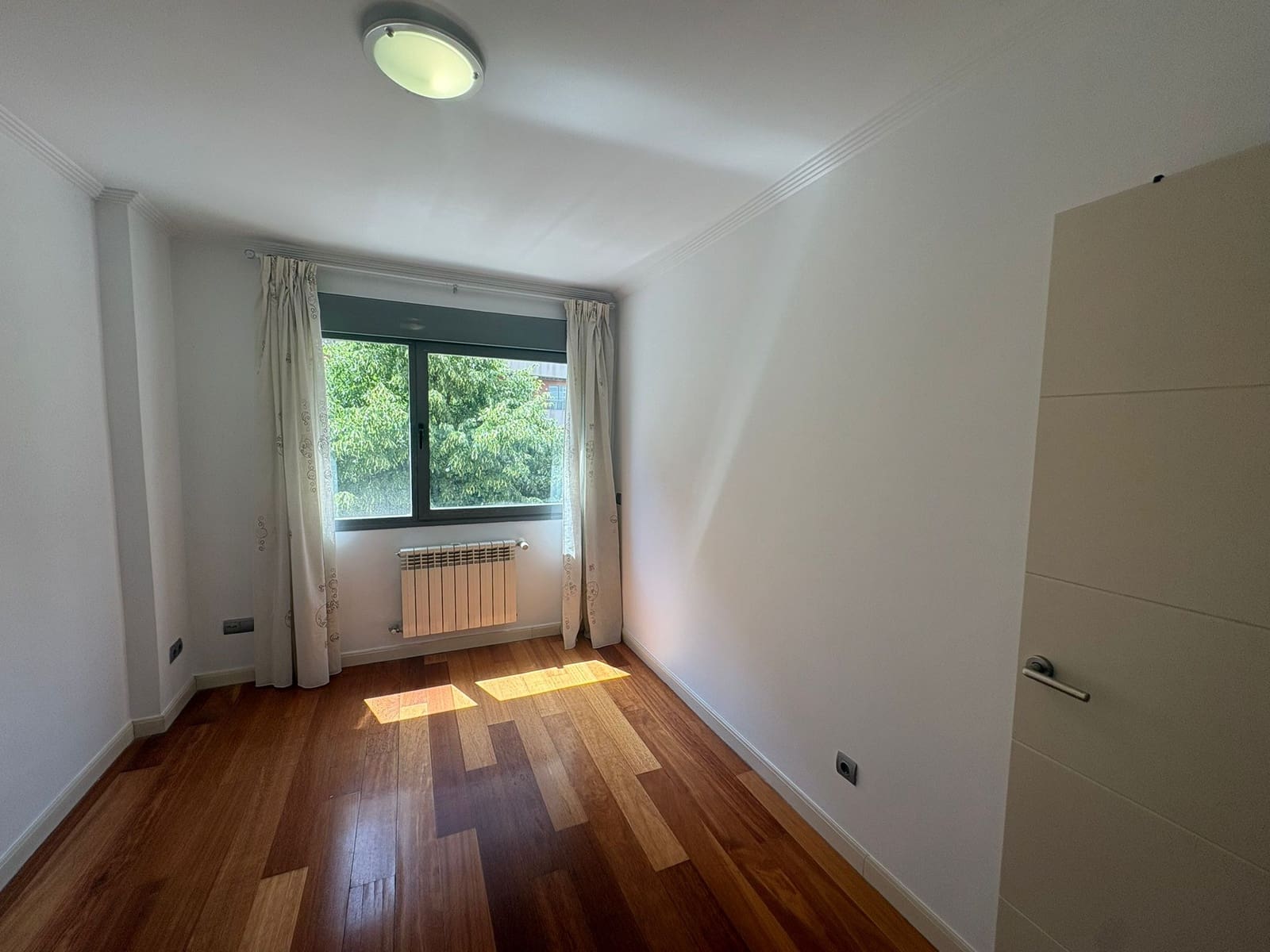 2 Zimmer Wohnung zu vermieten in Madrid Stadt mit Pool Garage - 1.690 € (Ref: 9915371)