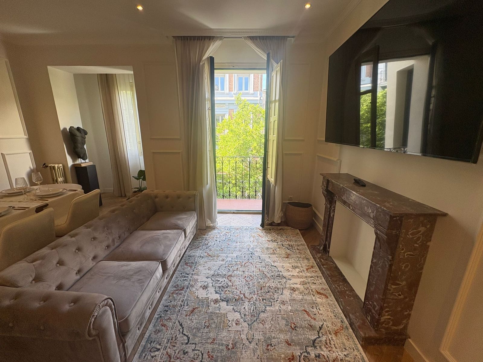 Appartement de 2 chambres à louer à Madrid ville - 4 000 € (Ref: 9920050)