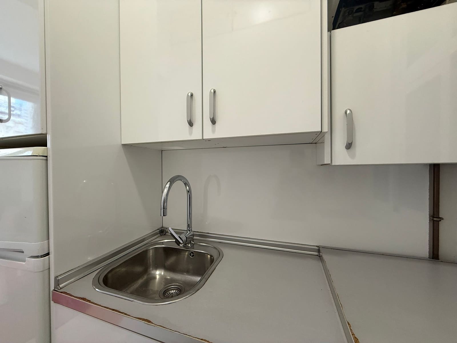 Studio for rent in Madrid city - € 1,200 (Ref: 9920053)
