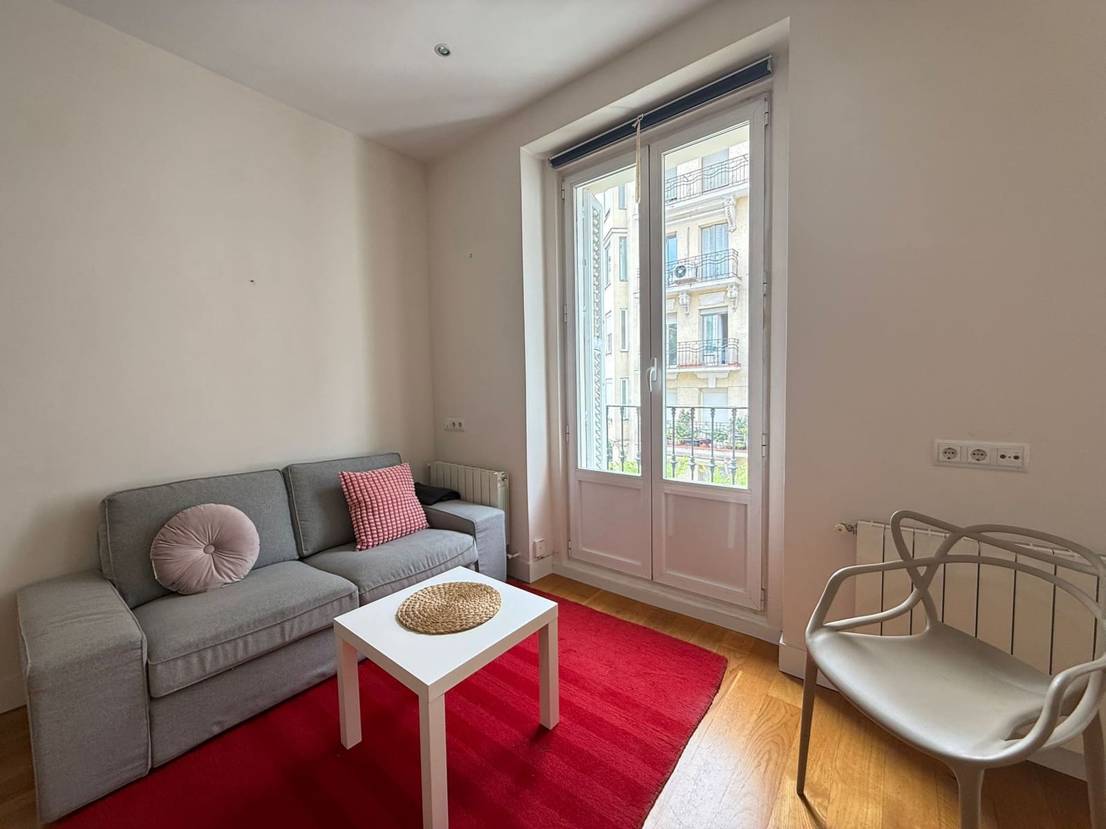 Studio for rent in Madrid city - € 1,200 (Ref: 9920053)