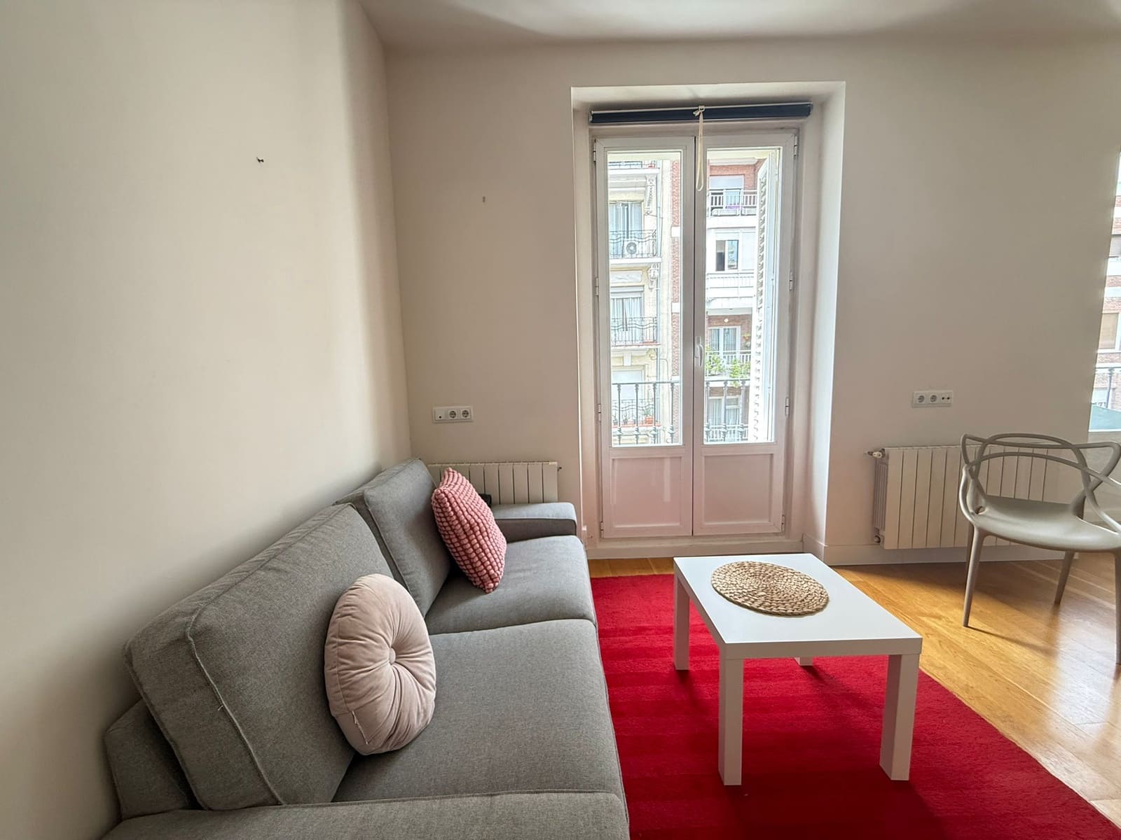 Studio for rent in Madrid city - € 1,200 (Ref: 9920053)