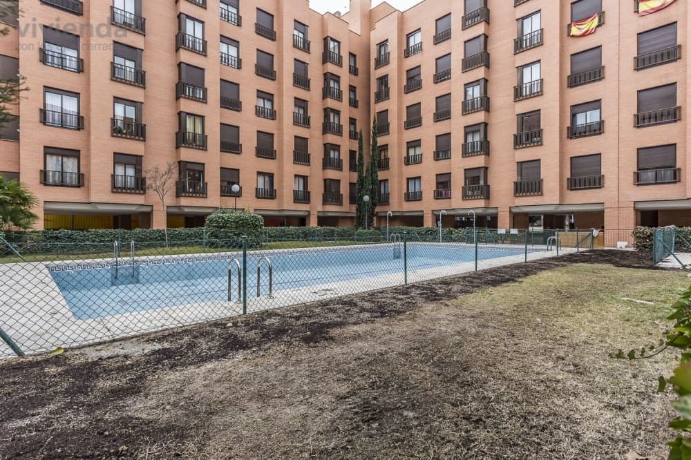 1 Zimmer Wohnung zu vermieten in Madrid Stadt mit Pool Garage - 950 € (Ref: 9920054)