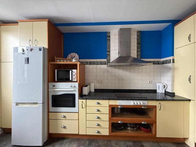 Appartement de 3 chambres à louer à Embajadores, Madrid ville - 2 400 € (Ref: 9921897)