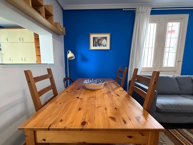 Appartement de 3 chambres à louer à Embajadores, Madrid ville - 2 400 € (Ref: 9921897)